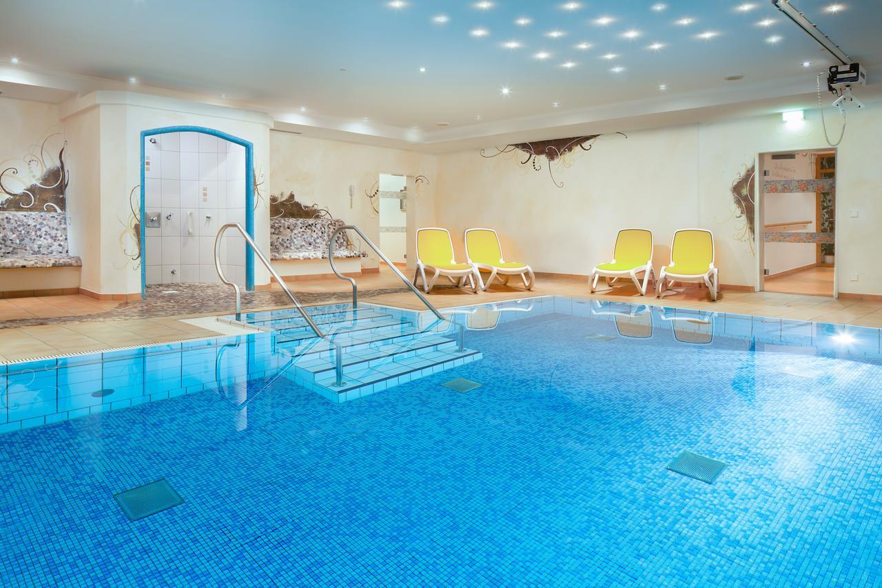 "Viktoria Chalet" - Annehmlichkeiten Vom 4-Sterne Familien-Und Wellnesshotel Viktoria Nebenan Koennen Mitbenutzt Werden Оберстдорф Екстериор снимка